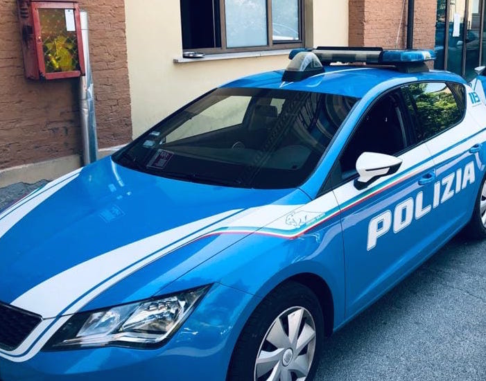 Reggio Emilia, trovato con un cellulare e un monopattino elettrico rubato: denunciato 33enne