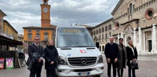 Presentazione del minibu linea M in piazza Prampolini con il sindaco Luca Vecchi, Carlotta Bonvicini, Annalisa Rabitti, Alberto Cirelli, Cecilia Rossi