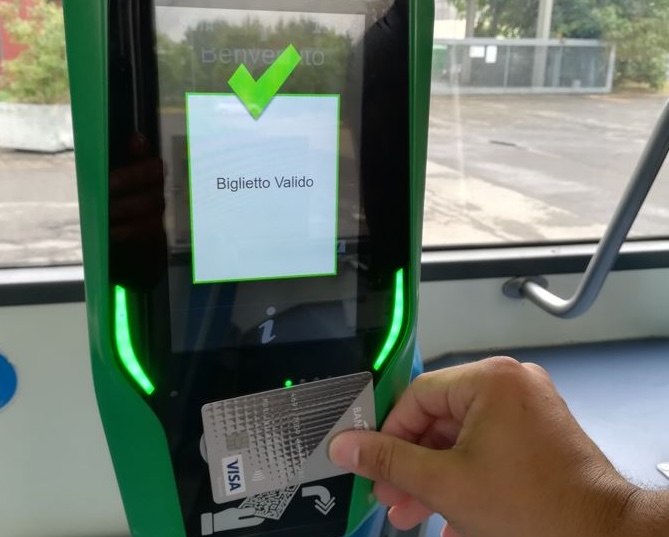 Seta, dal 22 aprile anche sui mezzi extraurbani è possibile pagare il biglietto con carte contactless e smartphone